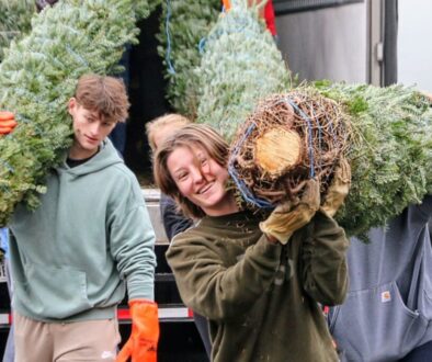 Unloading-Optimist-Christmas-trees-11-staff-photo-by-Scott-McCaffrey